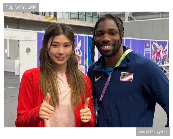 吴艳妮训练间偷戴金链子，这画风也太“不符”体育特训了吧？