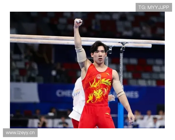 张博恒拎着三个行李箱下场，队友背个小背包，我这社畜脸都绿了