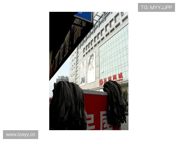 施洋训练完直接去奢侈品店刷卡，这自律和消费反差谁懂啊